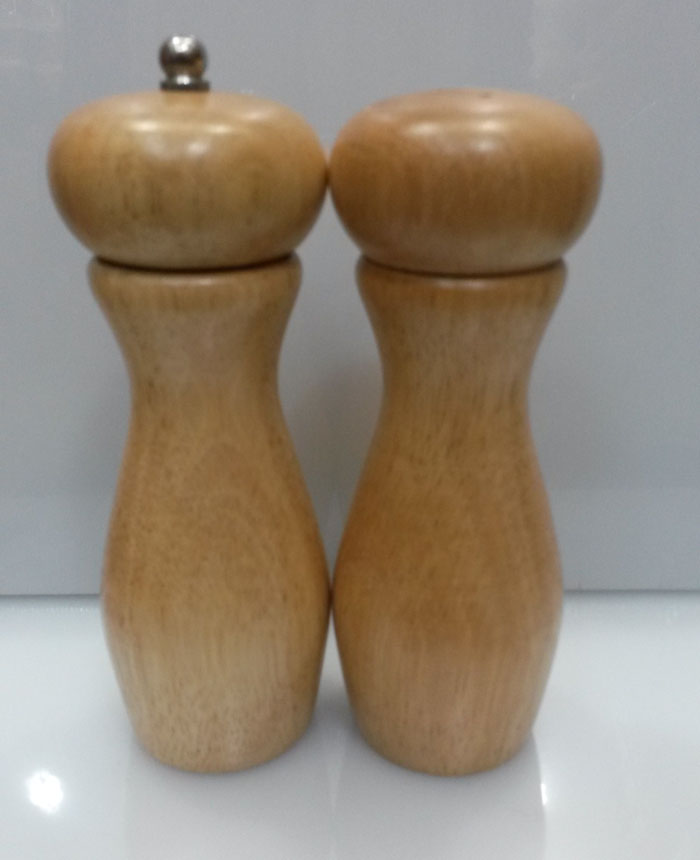 Wood-Salt-Shaker-Papper-Grinder-Set-7-Inch-Price-In-Pakistan-1
