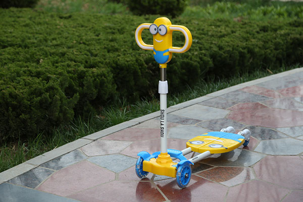Kids Scooter Four Wheels Minion Light Music