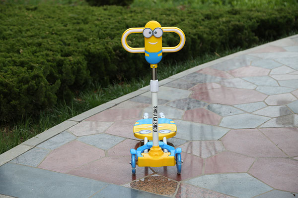 Kids Scooter Four Wheels Minion Light Music