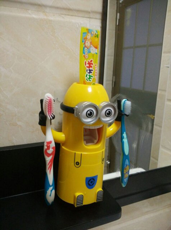 Minions Toothpaste Dispenser &Amp; Toothbrush Holder