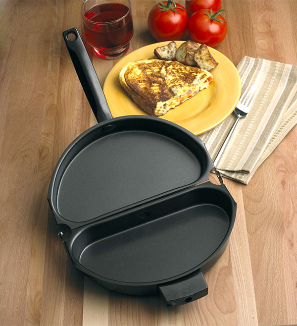Deluxe Folding Nonstick Omelet Pan