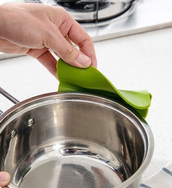 Silicone Pouring Spout Funnel For Pots Pans And Bowls