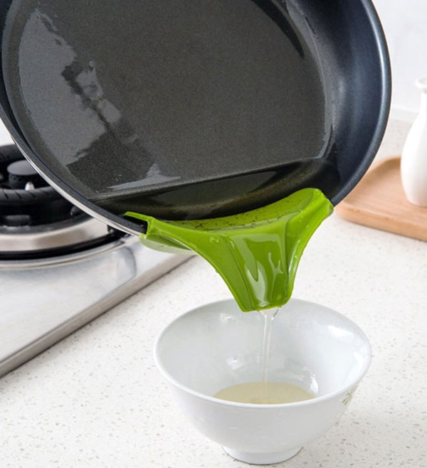Silicone Pouring Spout Funnel For Pots Pans And Bowls