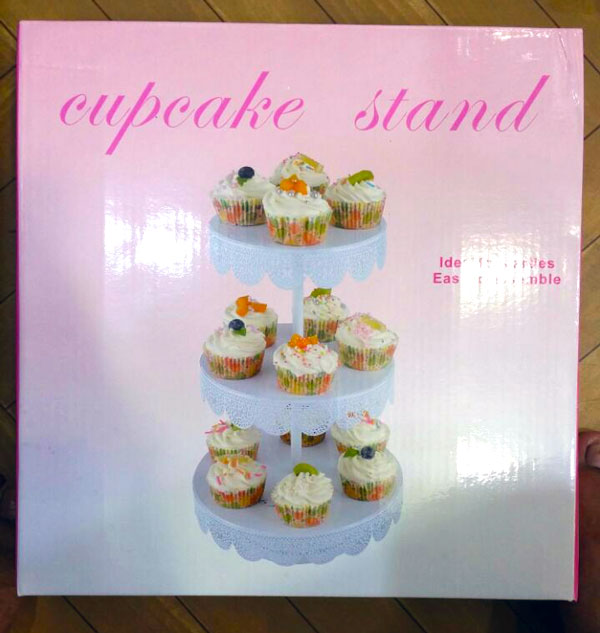 Round Metal Cupcake Stand With Eyelet Edge, 3-Tier, White