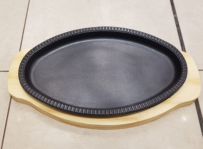 Cast Iron Sizzler Plate With Wooden Base Oval - 10 Inch