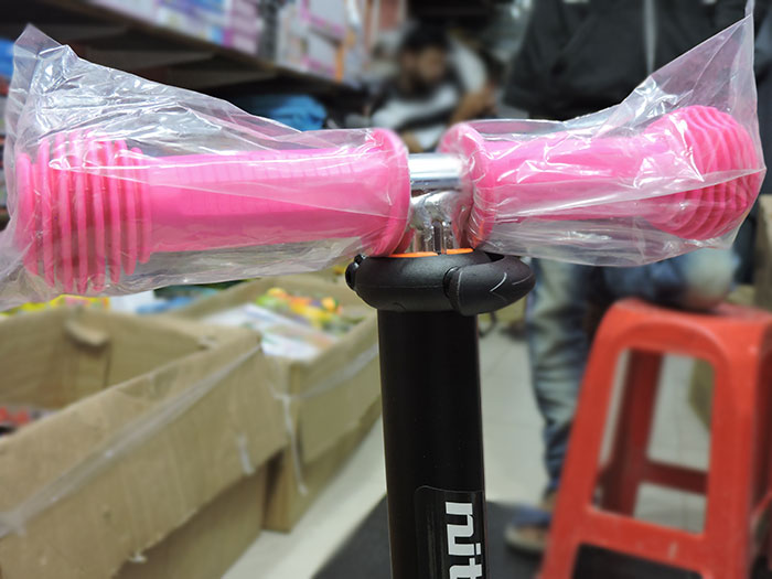 Nitro Nova Three Wheeled Scooter Folding Handlebar Handle