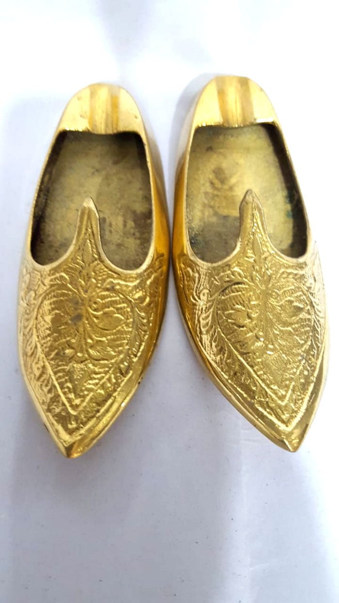 Ekam Art Rajasthani Handmade Brass Shoes Shape Ash Tray Antique Home Car Decor Smoking Table Accessories