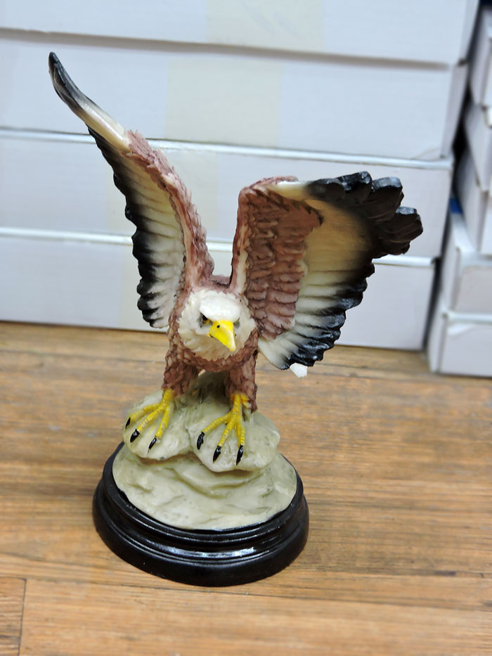 Table Decoration Fiber Eagle And Wooden Base