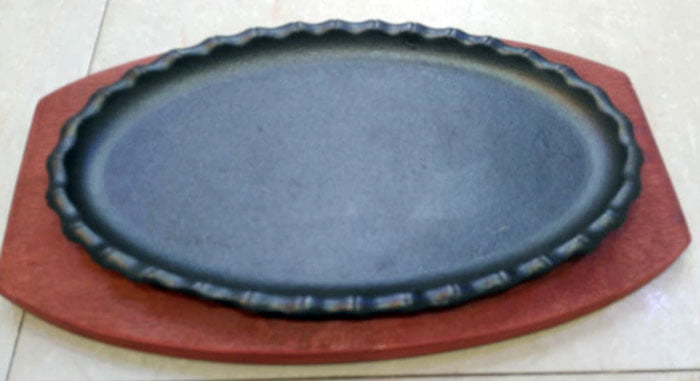 Cast Iron Sizzler Plate Oval With Wooden Base