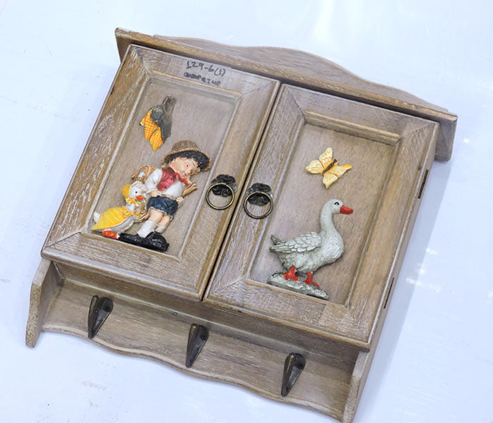 Wooden Key Cabinet Holder With Magnetic Door