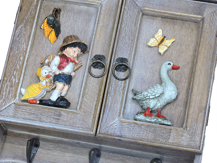 Wooden Key Cabinet Holder With Magnetic Door