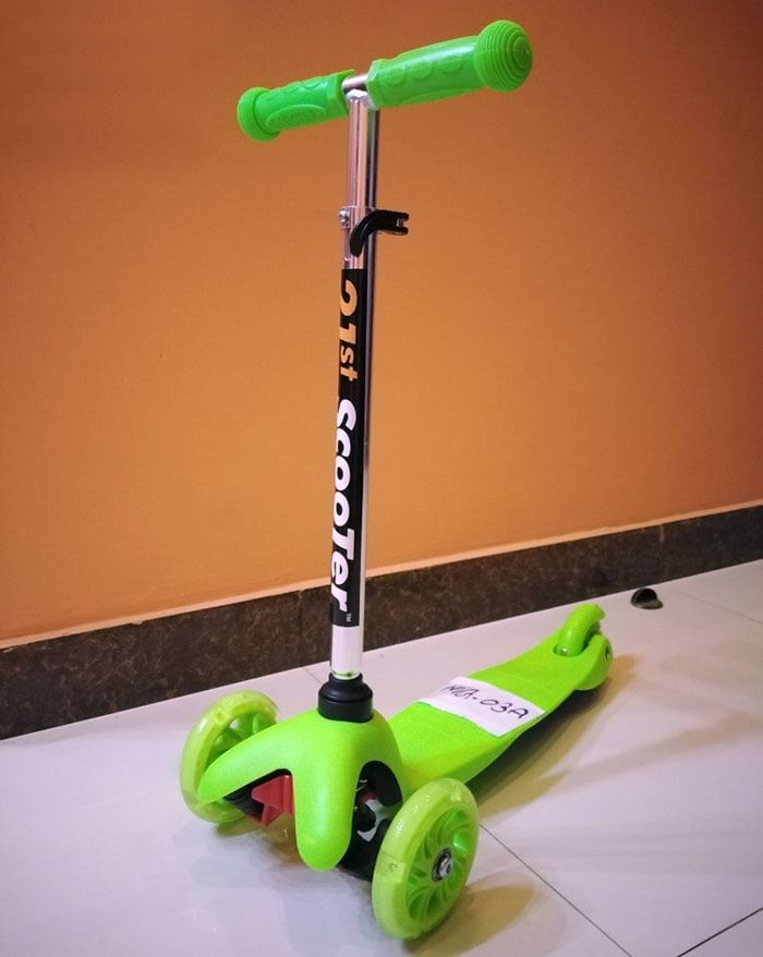 Kids 3-Wheel 4 Levels Adjustable Height Kick Scooter With Led Light Up Wheels Mg03A 4 Kids 3-Wheel 4 Levels Adjustable Height Kick Scooter With Led Light Up Wheels Mg03A