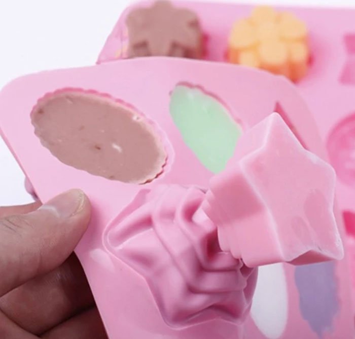 Multipurpose 12 Holes Flowers Silicone Cake Mold Ice Cream Mold Jelly Pudding Mold Chocolate Mold