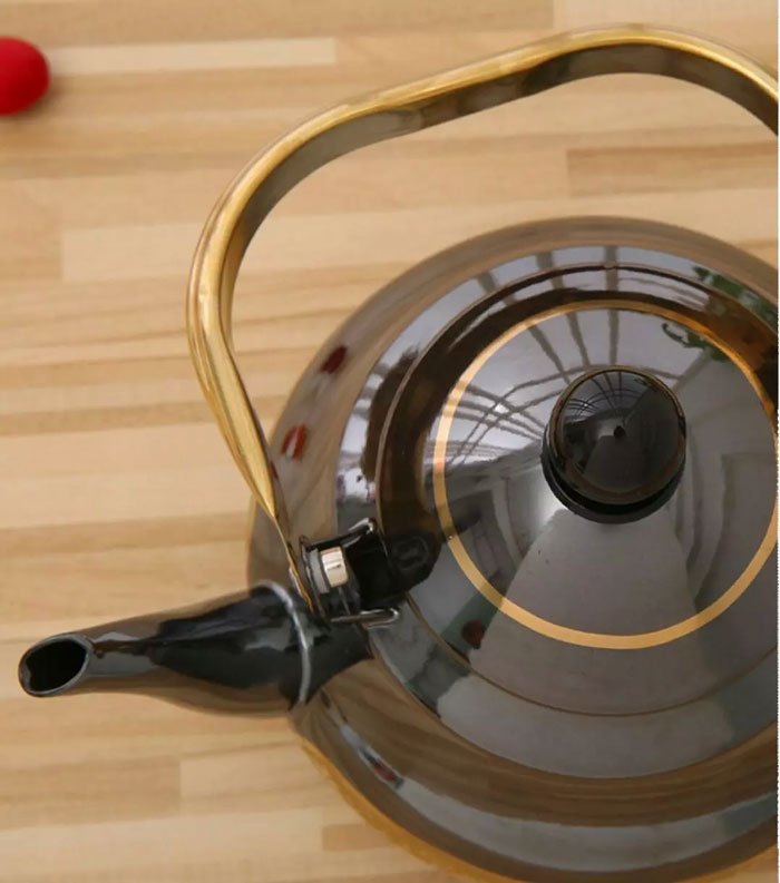 Reoona 1.5 Litres Golden Enamel Tea Pot Kettle