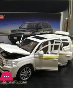 Diecast 1:32 Scale Toyota prado Models Of Cars Metal Model Sound And Light Pull Back SUV 6 Doors Can Be Opened  For Kids Toys