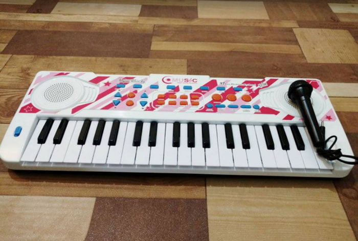 37 Key Electric Piano with Mic- 901337F