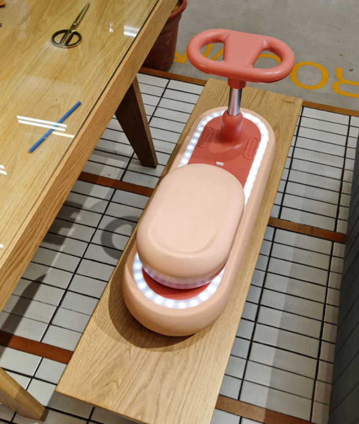 New Twisted Car Anti-Rollover Sliding Silence Wheel Swing Car Auto Car Qt-8062