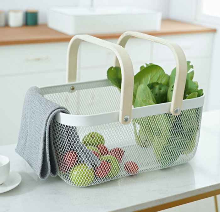 Kitchen Organizer Metal Wire Mesh Fruit Storage Basket With Wooden Handle Large
