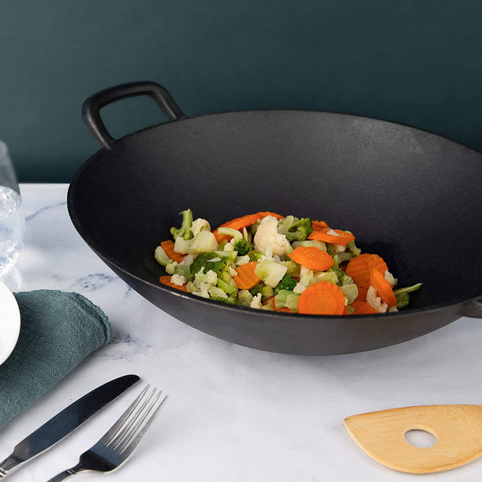 Cast Iron Wok With 2 Handled And Wooden Lid (32-Cm)
