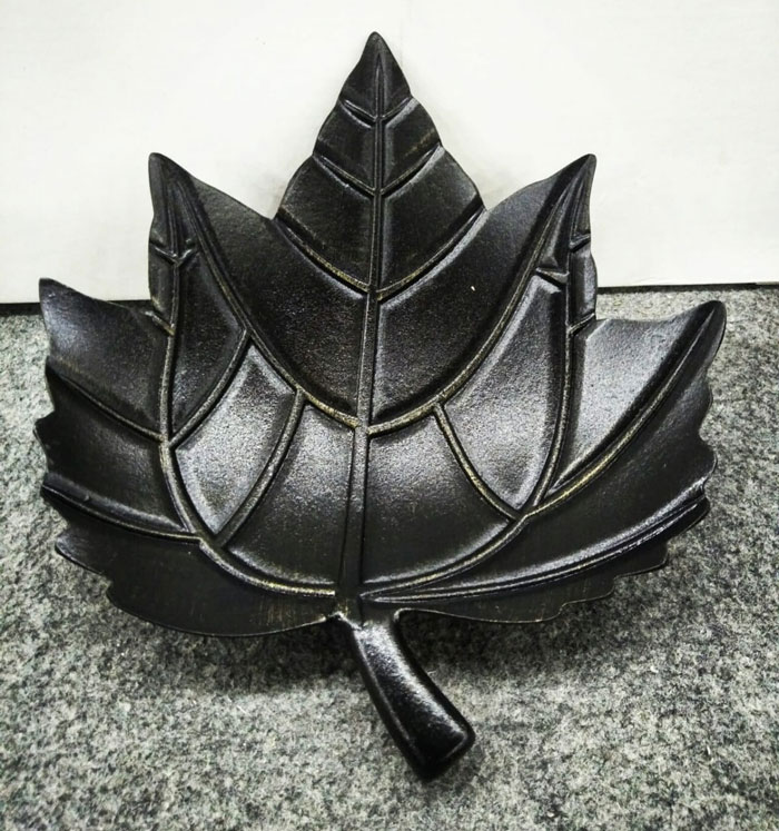 Maple Leaf Plate Black 10 X 10 Inch