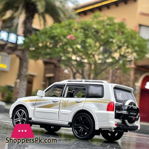 132 Mitsubishi PAJERO SUV Alloy Car Model Diecasts Metal Toy Vehicles Car Model Collection Simulation Sound Light Kids Toy GiftDiecasts Toy Vehicles