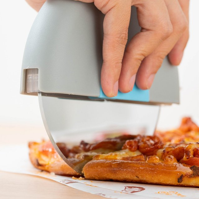 Pizza Cutter Washable Portable Pancake Knife With Lid For Dough Pastry Curved Handle Rotating Kitchen Baking Tools