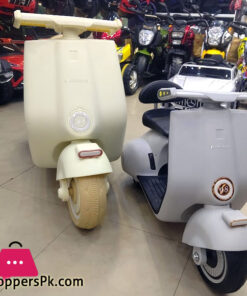 12V Large Vintage Electric Vespa Style Bike For Kids 3 Wheel Motorcycle 7 12V Large Vintage Electric Vespa Style Bike For Kids 3 Wheel Motorcycle - Image 2