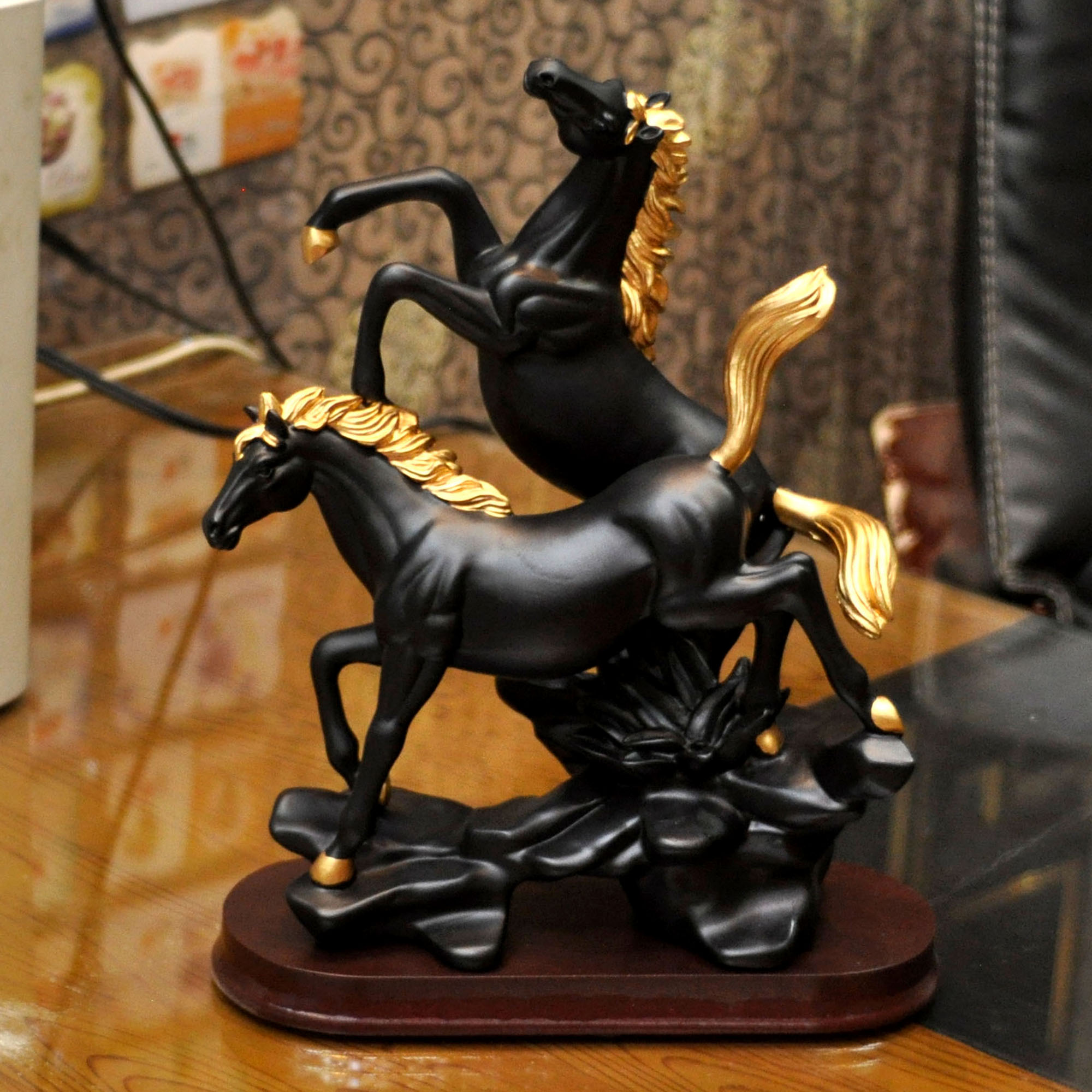 Ceramic Horse Showpiece Home Decor Office Table Decoration