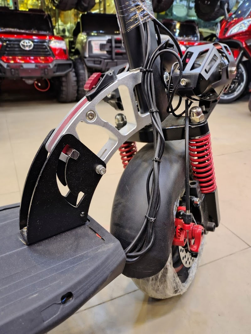 E-Scooter With Big Digital Meter Electric Scooter With Dual Shock Absorbers 48V 18Ah