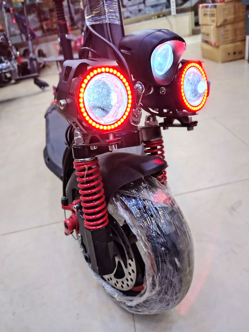 E-Scooter With Big Digital Meter Electric Scooter With Dual Shock Absorbers 48V 18Ah