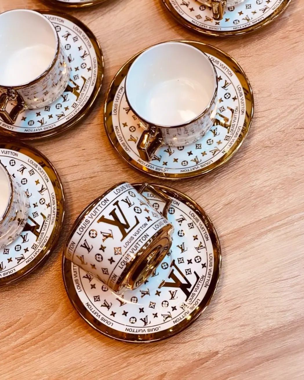 Brand Logo 6-Piece Tea Cups With Saucers Set Gold And White Ceramic