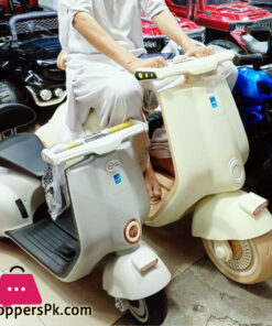 12V Large Vintage Electric Vespa Style Bike For Kids 3 Wheel Motorcycle 9 12V Large Vintage Electric Vespa Style Bike For Kids 3 Wheel Motorcycle - Image 4