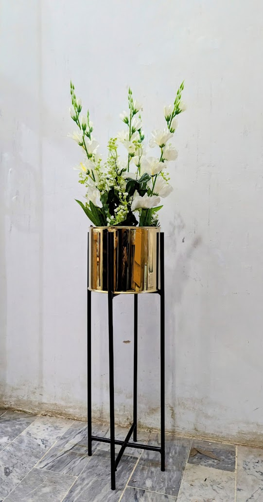 Metal Brass Plantar Stand With Flower Arrangement Size 4 Feet