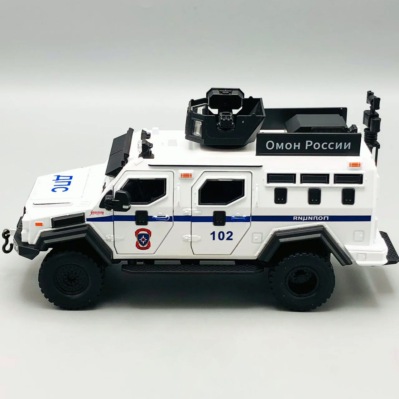 1:24 Diecast Sarertooth Tiger Armor Vehicle