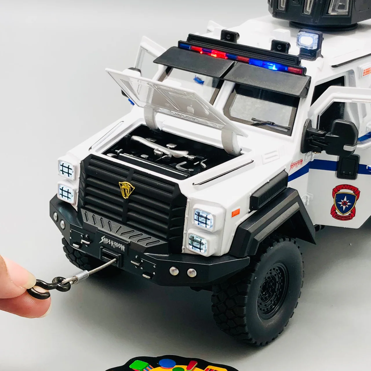 1:24 Diecast Sarertooth Tiger Armor Vehicle