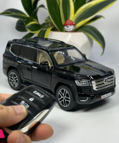 1:24 Land Cruiser Lc300 Diecast Alloy Model Car Light Sounds With Remote - Image 2