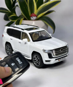 1:24 Land Cruiser Lc300 Diecast Alloy Model Car Light Sounds With Remote - Image 3