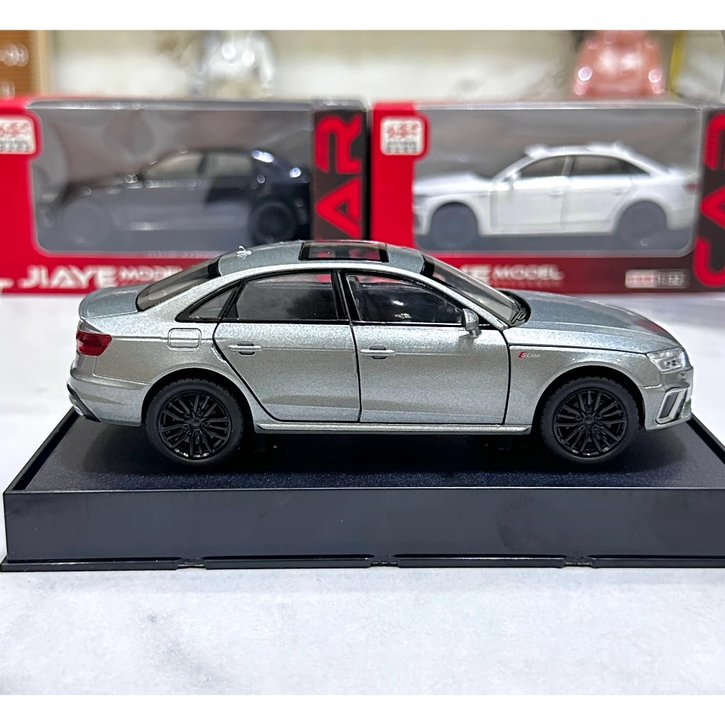 1:32 Audi A4 Alloy Car Diecast Model Rubber Tire Vehicle With Light Sound