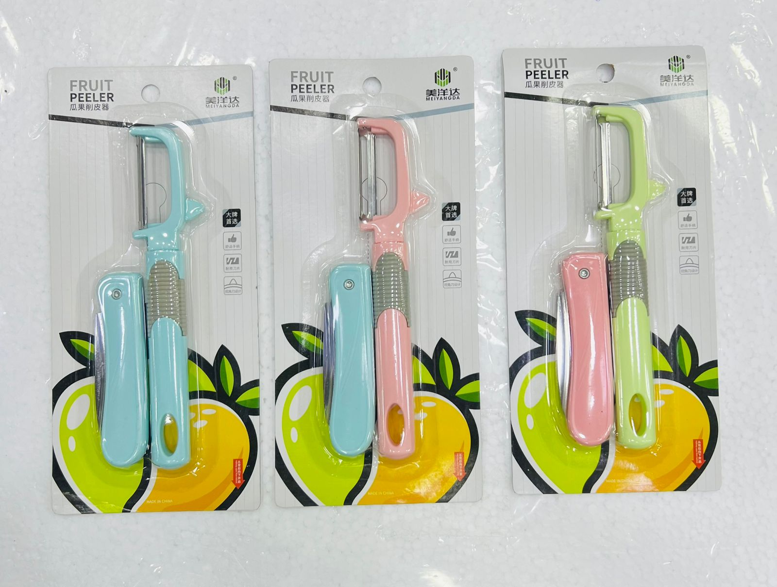 Peeler With Folding Knife