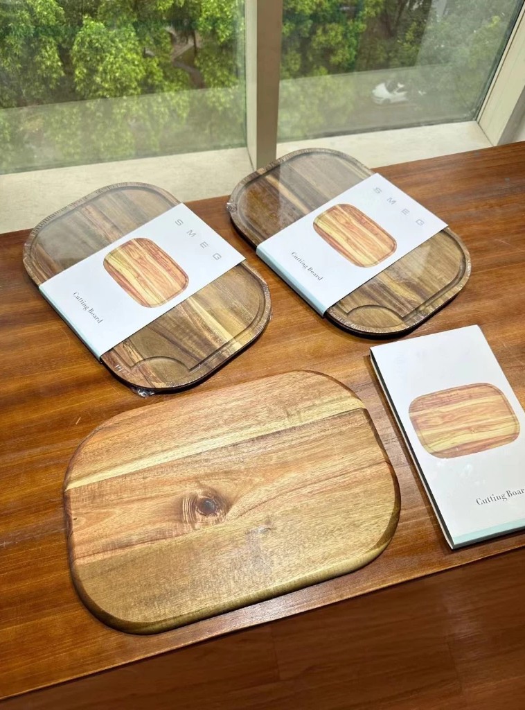 smeg-solid-wood-chopping-board-acacia-wood-lacquer-free-wax-free