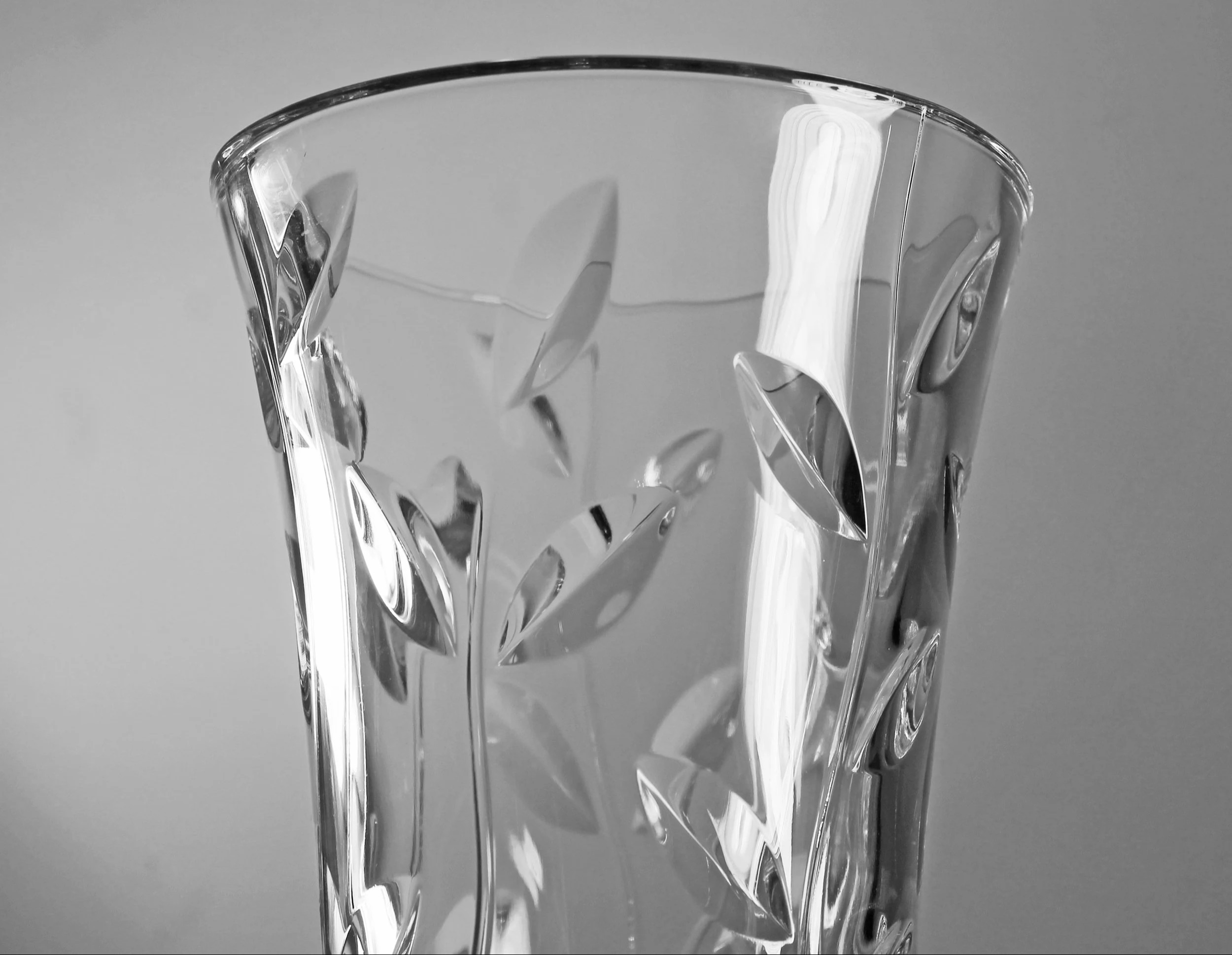 Rcr Crystal Laurus Flower Vase 10 Inch – 257670 17 Rcr-Crystal-Laurus-Flower-Vase-10-Inch-&Ndash;-257670