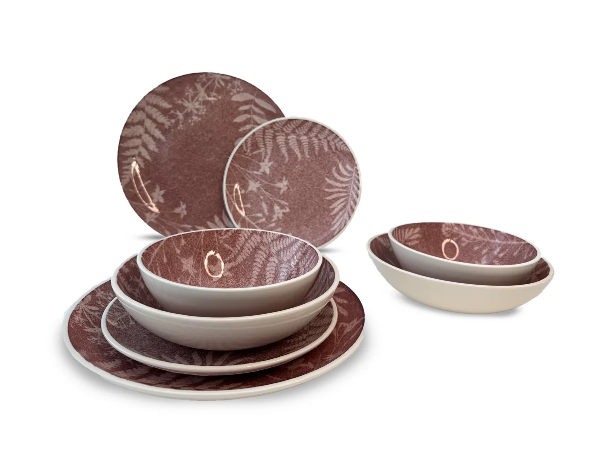Elegant Set of 24 plates Elegant Set of 24 plates