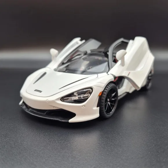 1:24 Diecast McLaren 720S Model Car With Smoke