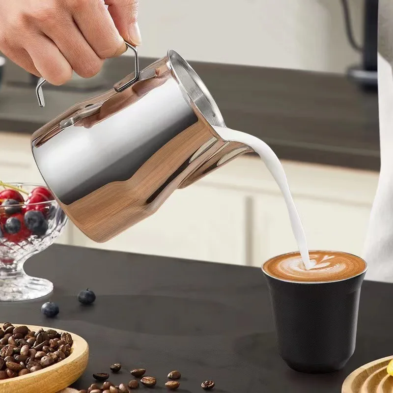 Italian Style Milk Frothing Pitcher Steaming Pitchers Professional Milk Foam Jug Latte Art Making Tools 500ml / 700ml